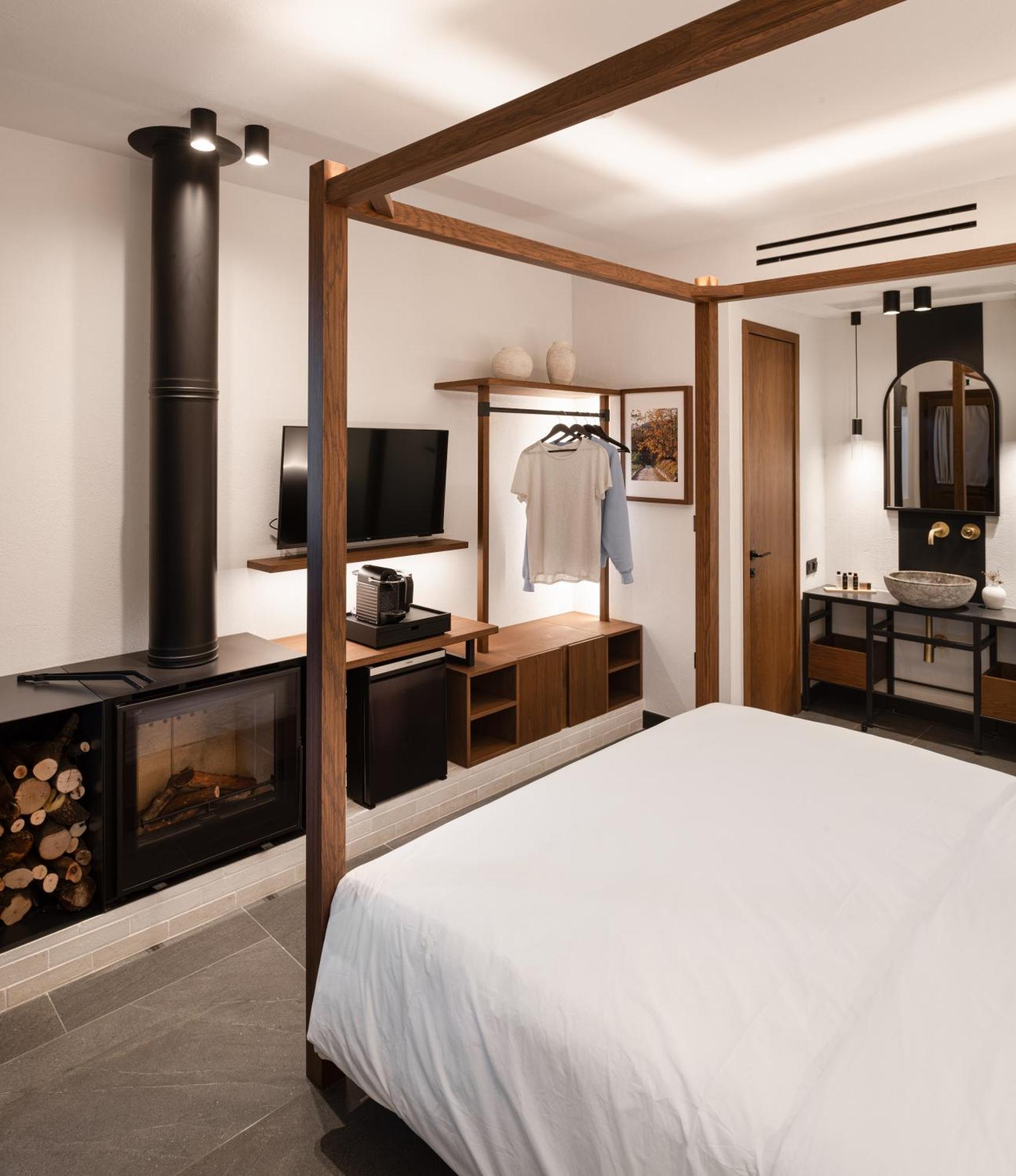 Unedo All Seasons Boutique Hotel 팔라이오스 판텔레이몬 외부 사진